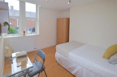 6 bedroom terraced house to rent - Photo 4