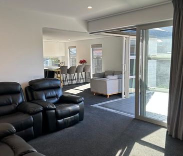 Four Bedrooms + Study - Photo 2