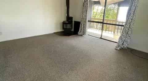 Three bedroom home in private location - Photo 1