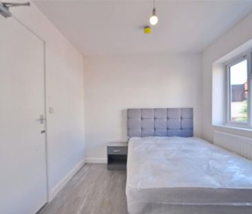 6 bedroom semi-detached house to rent - Photo 5