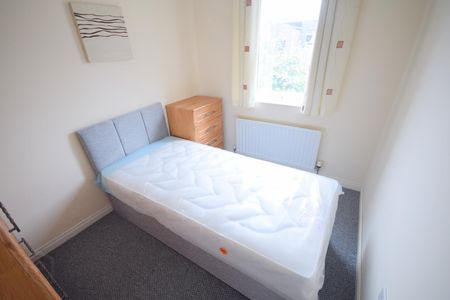 32 Leitrim Street, BT69BJ, Belfast - Photo 4