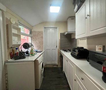 2 bedroom terraced house to rent - Photo 2