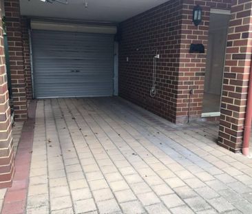 Great location 3 Bed Home - Photo 4
