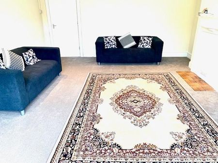 4 bedroom apartment to rent - Photo 2