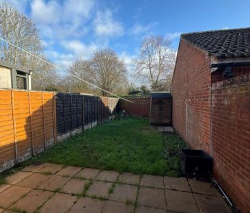 2 bedroom end of terrace house to rent - Photo 1