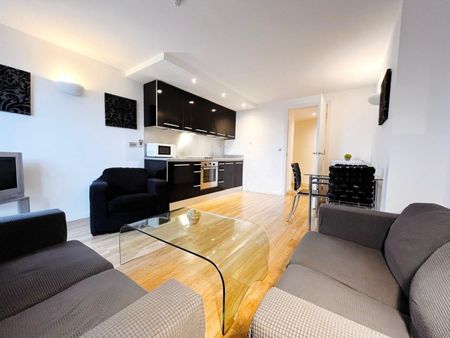 2 bedroom Flat To Let - Photo 2