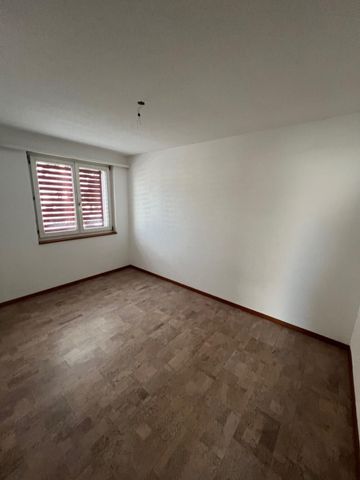 Charming 5.5-room apartment on the 1st floor - Photo 2