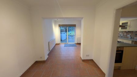 4 bedroom semi-detached house to rent - Photo 3