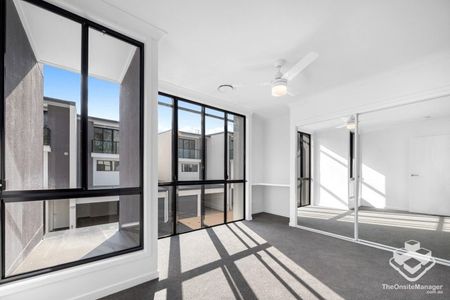 AVAILABLE 17/12/25!!! Near new 3 beds -Just 6k to Enoggera barracks - Photo 3