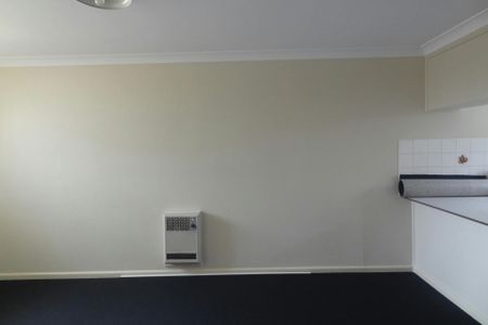 CENTRAL 1 BEDROOM UNIT! - Photo 3