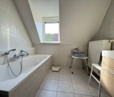 Instapklaar drie-slaapkamerappartement met garage in Meulebeke. - Foto 2