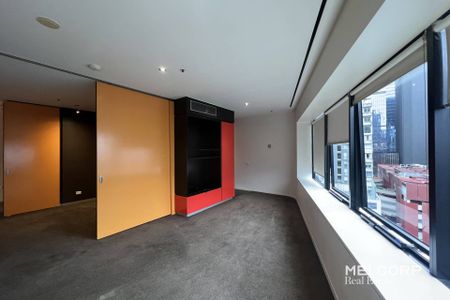 EXCEPTIONAL LOCATION IN QV SQUARE - UNFURNISHED APARTMENT - Photo 2