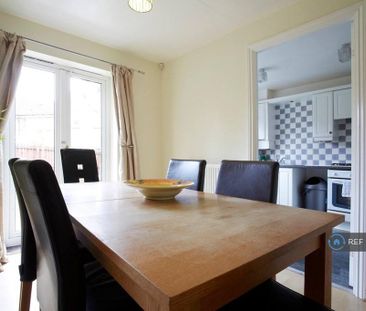 3 bedroom semi-detached house to rent - Photo 3
