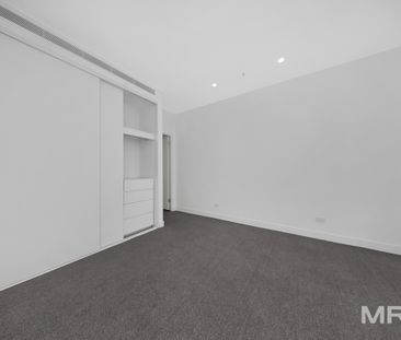 Near-New Two-Bedroom Apartment with Panoramic Views and Premium Sky Facilities - Photo 4