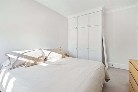 A very good three bedroom flat on the 2nd and 3rd floor - Photo 5