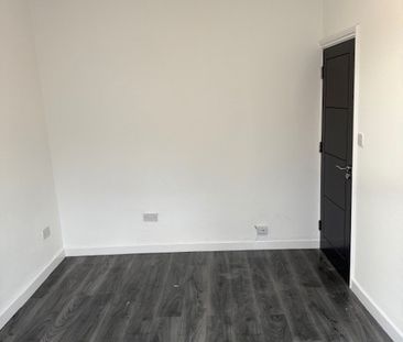 2 Bed Flat, Kimberley Road, E11 - Photo 2