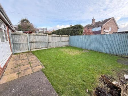 2 bedroom semi-detached bungalow to rent - Photo 5