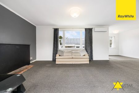 Located in the heart of Te Atatu Peninsula, this tidy 3-bedroom, 1-bathroom home offers comfortable living in a sought-after community. - Photo 2