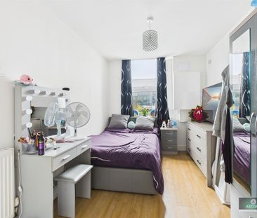 London Road, Lowfield Heath - Photo 4