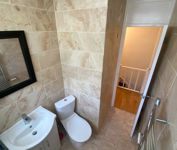 1 bedroom in a flat share to rent - Photo 4