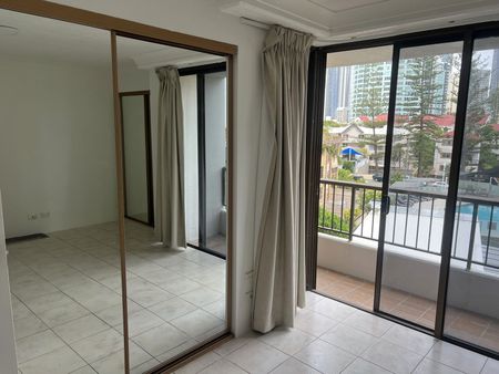 1-bedroom apartment in the Surfers Century building - Photo 4
