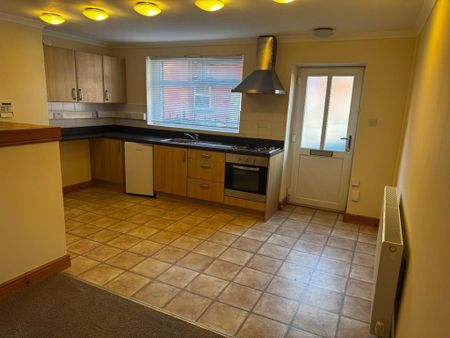 2 bedroom terraced house to rent - Photo 4