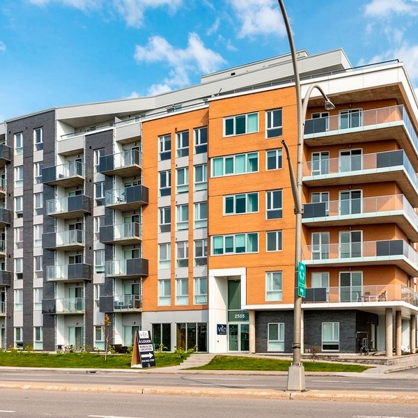 1 Bedroom - 2505 Marcel-Laurin Blvd, Montréal - Photo 1