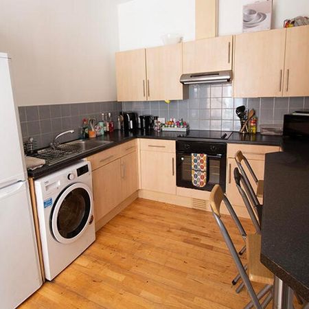 5 bedroom flat to rent - Photo 4