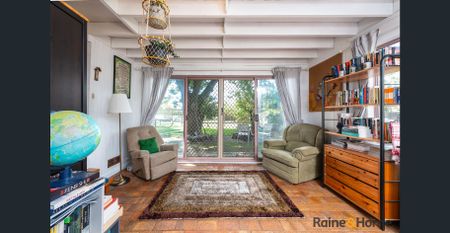 Spacious Shared Living Near the University - $500 Per Week - Photo 3