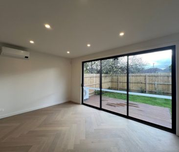 Four Bedroom Three Bathroom Brand New Beauty Metres from Monash Medical Centre - Photo 6