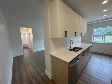 For Lease - 4 Wingreen Court Unit# 1, Toronto, Ontario - Photo 5