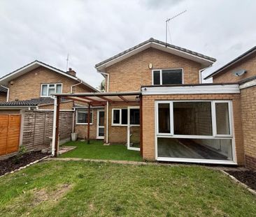 4 bedroom detached house to rent - Photo 4