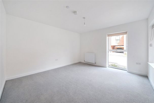 4 bedroom house to rent Waterslade Way, Houghton Regis, Dunstable, Bedfordshire, LU5 - Photo 1