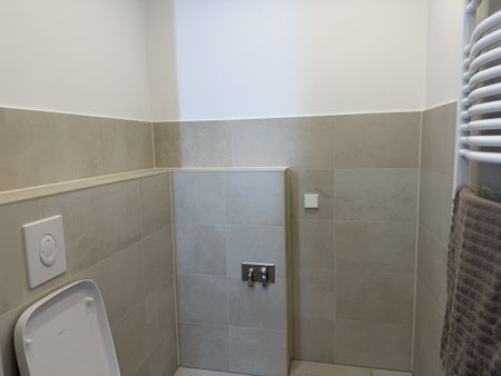 „Erstbezug nach Sanierung“ – Helle 2-Zimmer-Wohnung mit Balkon, EBK und Aufzug - Photo 5