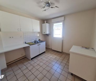 APPARTEMENT au 1er étage _ A LOUER _ MONTOIRE/ LOIR ( 41800)_ Libre... - Photo 4