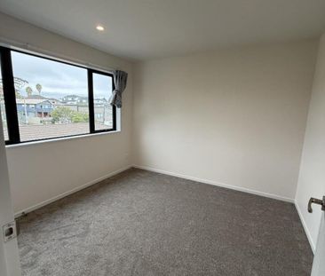 Brand new modern home in Mt Wellington - Photo 4