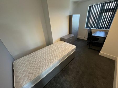 4 bedroom semi-detached house to rent - Photo 5