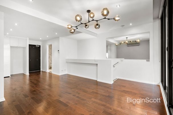 MODERN RICHMOND RETREAT MOMENTS FROM THE YARRA AND BRIDGE ROAD - Photo 1