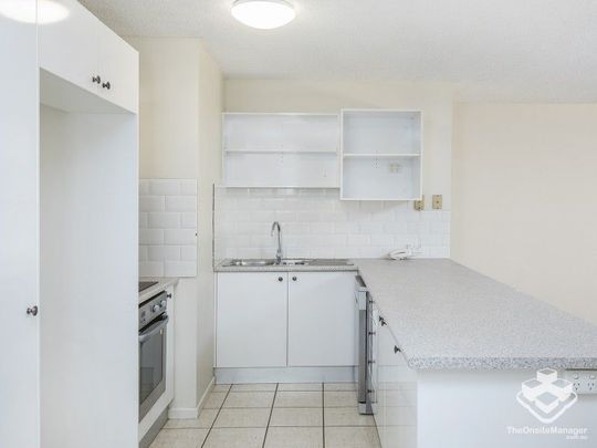 Extra Large 3 bed 2 bath Unit - Photo 1