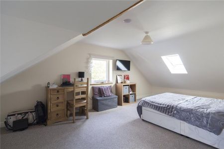 4 bedroom semi-detached house to rent - Photo 4