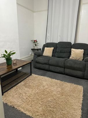 1 Bed Flat, Blackheath, SE3 - Photo 1