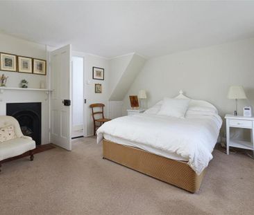 4 bedroom end of terrace house to rent - Photo 4