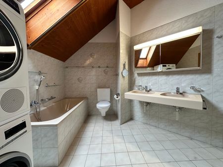 "sehr grosse 5.5-Zimmer-Wohnung mit eigenem Waschturm und Lift" - Foto 5