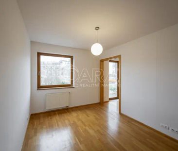 Světlý a prostorný byt 2+kk, 81 m - Photo 1