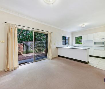 Large double storey townhouse in good location - Photo 3