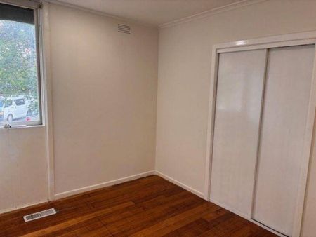 Pet Friendly - Near public Transport - Photo 5