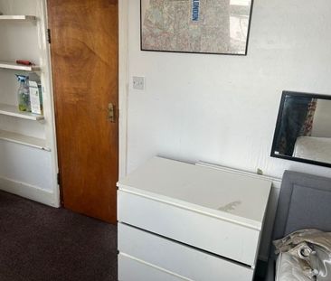 Room in a Shared House, Bickersteth Road, SW17 - Photo 6