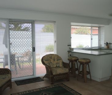 Refresh yourself in this tranquil partly furnished family villa! - Photo 2