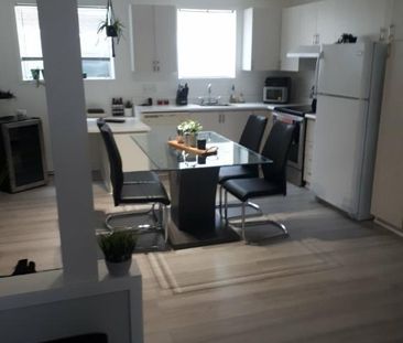 Très grand logement dans maison privée, chauffé, éclairé, stationne... - Photo 4