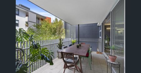 Large 2 bedroom furnished apartment - Photo 3